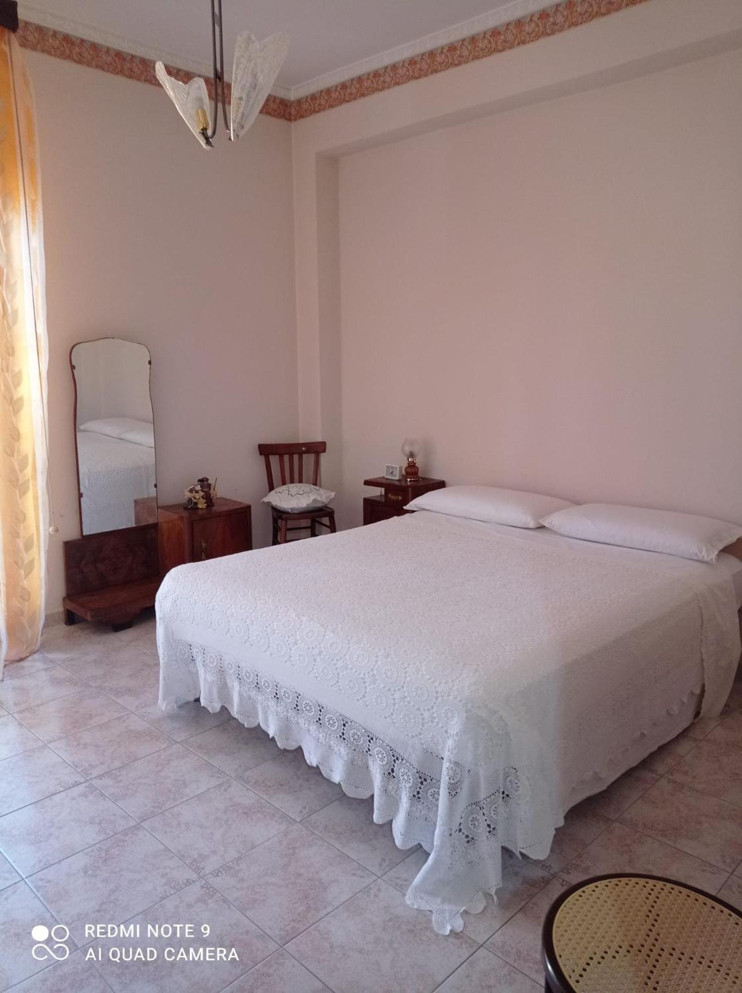 Montagne Rocciose Bed and Breakfast Frascineto Buitenkant foto