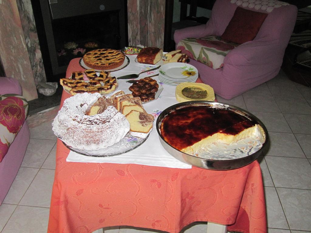 Montagne Rocciose Bed and Breakfast Frascineto Buitenkant foto