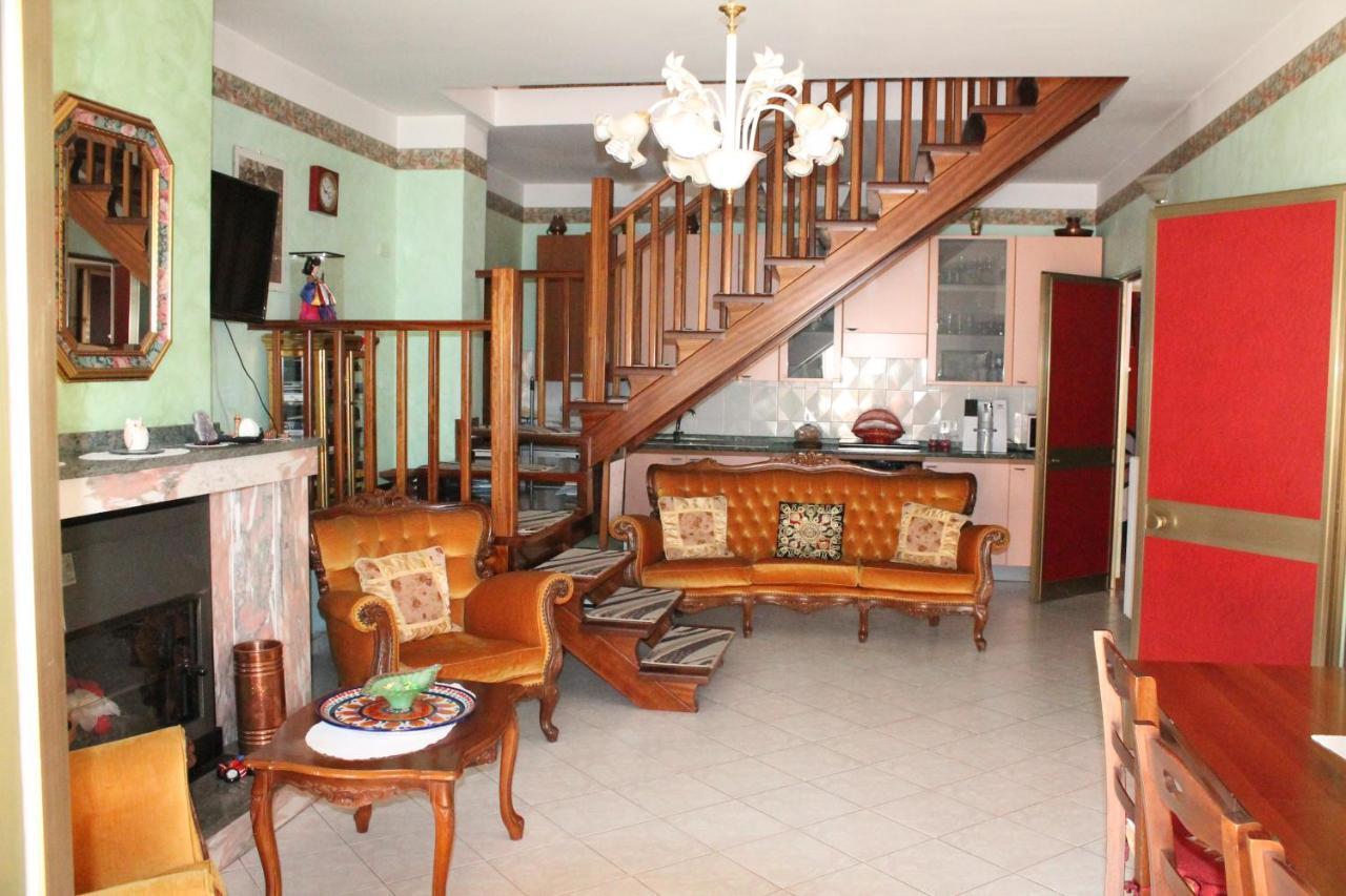 Montagne Rocciose Bed and Breakfast Frascineto Buitenkant foto