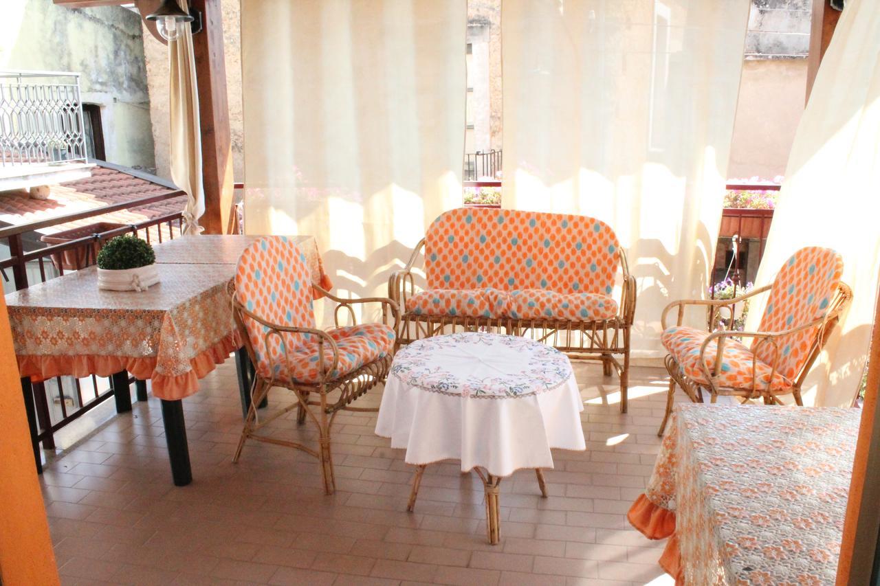 Montagne Rocciose Bed and Breakfast Frascineto Buitenkant foto